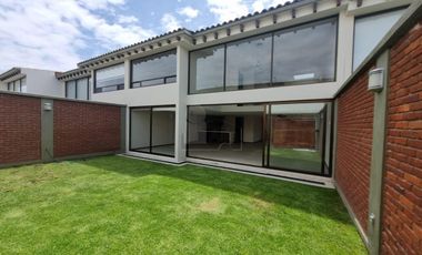 Casa en Renta, Calimaya, Lomas Virreyes, descubre la elegancia y confort ¡tu nuevo hogar te espera!