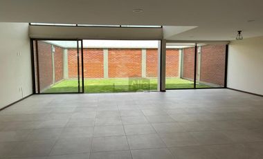 Casa en Renta, Calimaya, Lomas Virreyes, descubre la elegancia y confort ¡tu nuevo hogar te espera!