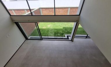 Casa en Renta, Calimaya, Lomas Virreyes, descubre la elegancia y confort ¡tu nuevo hogar te espera!