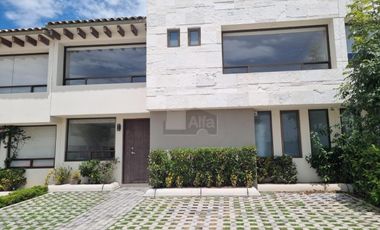 Casa en Renta, Calimaya, Lomas Virreyes, descubre la elegancia y confort ¡tu nuevo hogar te espera!