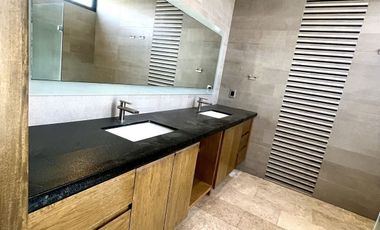 Casa en venta con alberca con vista campo de golf en Las Cañadas, Zapopan