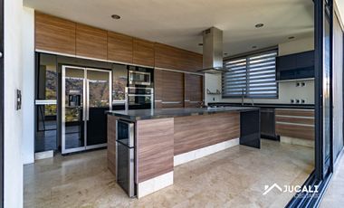 Casa en venta con alberca con vista campo de golf en Las Cañadas, Zapopan