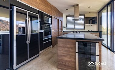 Casa en venta con alberca con vista campo de golf en Las Cañadas, Zapopan
