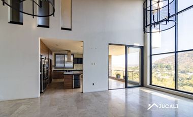 Casa en venta con alberca con vista campo de golf en Las Cañadas, Zapopan