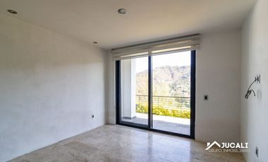 Casa en venta con alberca con vista campo de golf en Las Cañadas, Zapopan