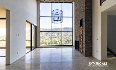 Casa en venta con alberca con vista campo de golf en Las Cañadas, Zapopan