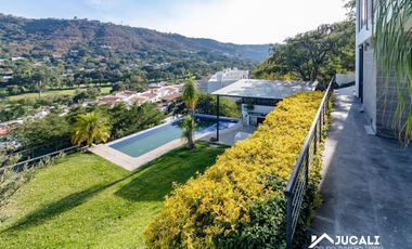 Casa en venta con alberca con vista campo de golf en Las Cañadas, Zapopan