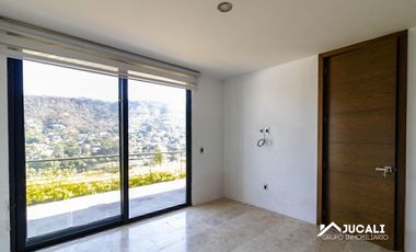 Casa en venta con alberca con vista campo de golf en Las Cañadas, Zapopan
