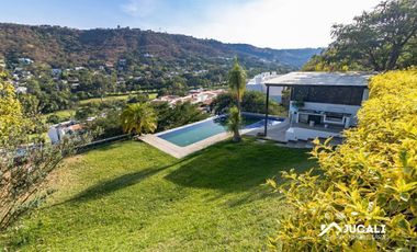 Casa en venta con alberca con vista campo de golf en Las Cañadas, Zapopan