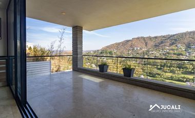 Casa en venta con alberca con vista campo de golf en Las Cañadas, Zapopan