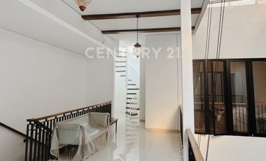 Hunian Nyaman & Luas Dengan Rooftop Di Menteng