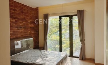 Hunian Nyaman & Luas Dengan Rooftop Di Menteng