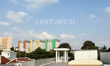 Hunian Nyaman & Luas Dengan Rooftop Di Menteng