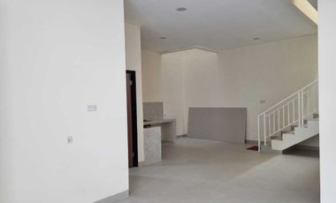 Rumah baru minimalis 2,5 lantai ddi Sunrise Garden