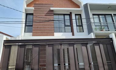 Rumah baru minimalis 2,5 lantai ddi Sunrise Garden