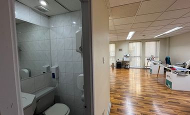 OFICINA PLANTA LIBRE, CON 1 PRIVADO Y 2 BAÑOS EN VALPARAÍSO