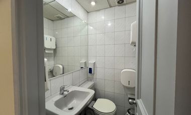 OFICINA PLANTA LIBRE, CON 1 PRIVADO Y 2 BAÑOS EN VALPARAÍSO