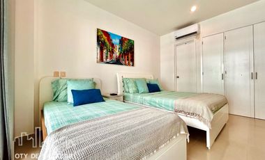 Apartamento turístico con amplio balcón con vista al mar y atardeceres