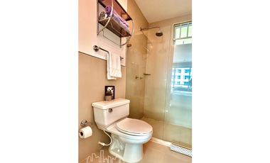 Apartamento turístico con amplio balcón con vista al mar y atardeceres