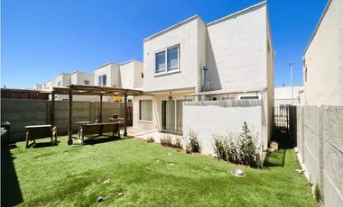 ARRIENDO CASA DE 4 DORMITORIOS BOSQUE REAL 5