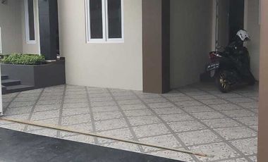 JUAL RUMAH BARU DUA LANTI DI DKT JLN KAPTEN TENDEAN YOGYA