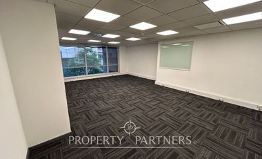 Oficina habilitada en perfecto estado.