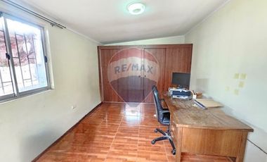 Casa esquina con local comercial