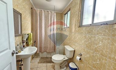 Casa esquina con local comercial