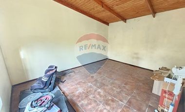 Casa esquina con local comercial