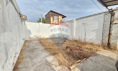 Casa esquina con local comercial