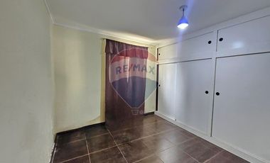 Casa esquina con local comercial