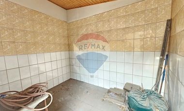 Casa esquina con local comercial