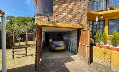 Se arrienda Casa Campestre en Conjunto Finca La Arboleda, Cota