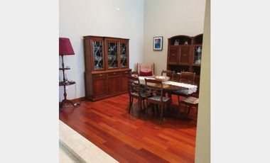 Casa  en Alquiler Haedo / Moron (A004 4660)