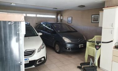 Casa  en Alquiler Haedo / Moron (A004 4660)