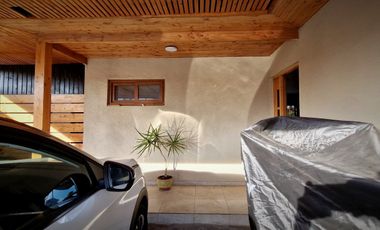 Arriendo de casa de dos pisos, en condominio exclusivo de 8 casas - La Cruz, Quillota.