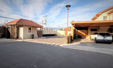 Arriendo de casa de dos pisos, en condominio exclusivo de 8 casas - La Cruz, Quillota.
