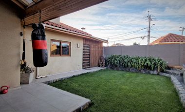 Arriendo de casa de dos pisos, en condominio exclusivo de 8 casas - La Cruz, Quillota.