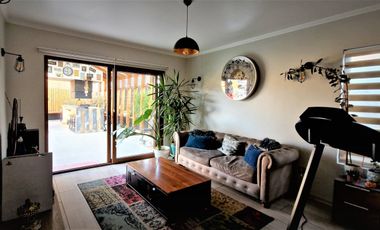Arriendo de casa de dos pisos, en condominio exclusivo de 8 casas - La Cruz, Quillota.