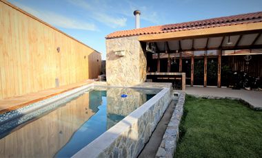 Arriendo de casa de dos pisos, en condominio exclusivo de 8 casas - La Cruz, Quillota.