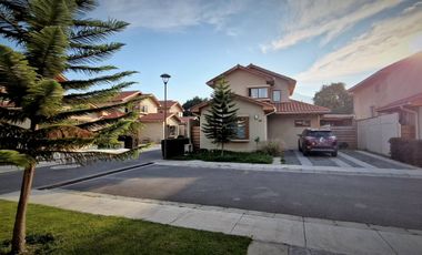 Arriendo de casa de dos pisos, en condominio exclusivo de 8 casas - La Cruz, Quillota.