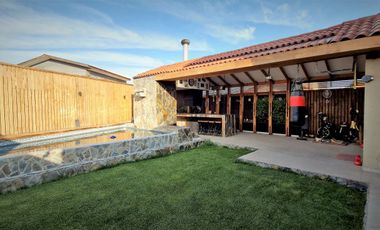 Arriendo de casa de dos pisos, en condominio exclusivo de 8 casas - La Cruz, Quillota.