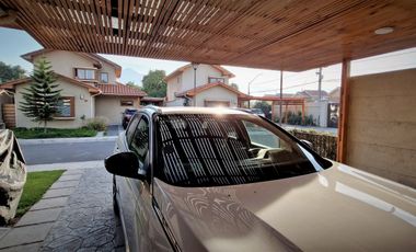 Arriendo de casa de dos pisos, en condominio exclusivo de 8 casas - La Cruz, Quillota.