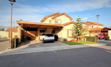 Arriendo de casa de dos pisos, en condominio exclusivo de 8 casas - La Cruz, Quillota.