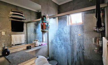 Arriendo de casa de dos pisos, en condominio exclusivo de 8 casas - La Cruz, Quillota.