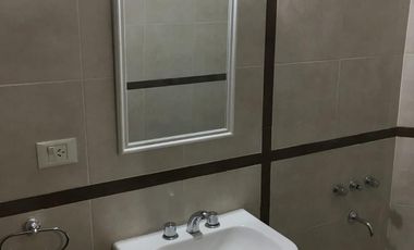 Venta de Casa 2 Ambientes sobre lote de 10x36.80M² en San Justo Excelente Estado