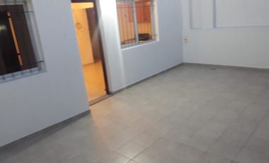 Venta de Casa 2 Ambientes sobre lote de 10x36.80M² en San Justo Excelente Estado