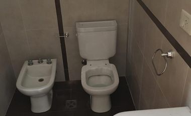 Venta de Casa 2 Ambientes sobre lote de 10x36.80M² en San Justo Excelente Estado