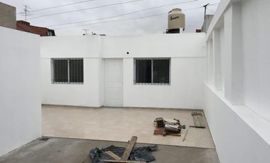Venta de Casa 2 Ambientes sobre lote de 10x36.80M² en San Justo Excelente Estado