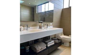 Excelente casa en cota variante dos niveles en club House